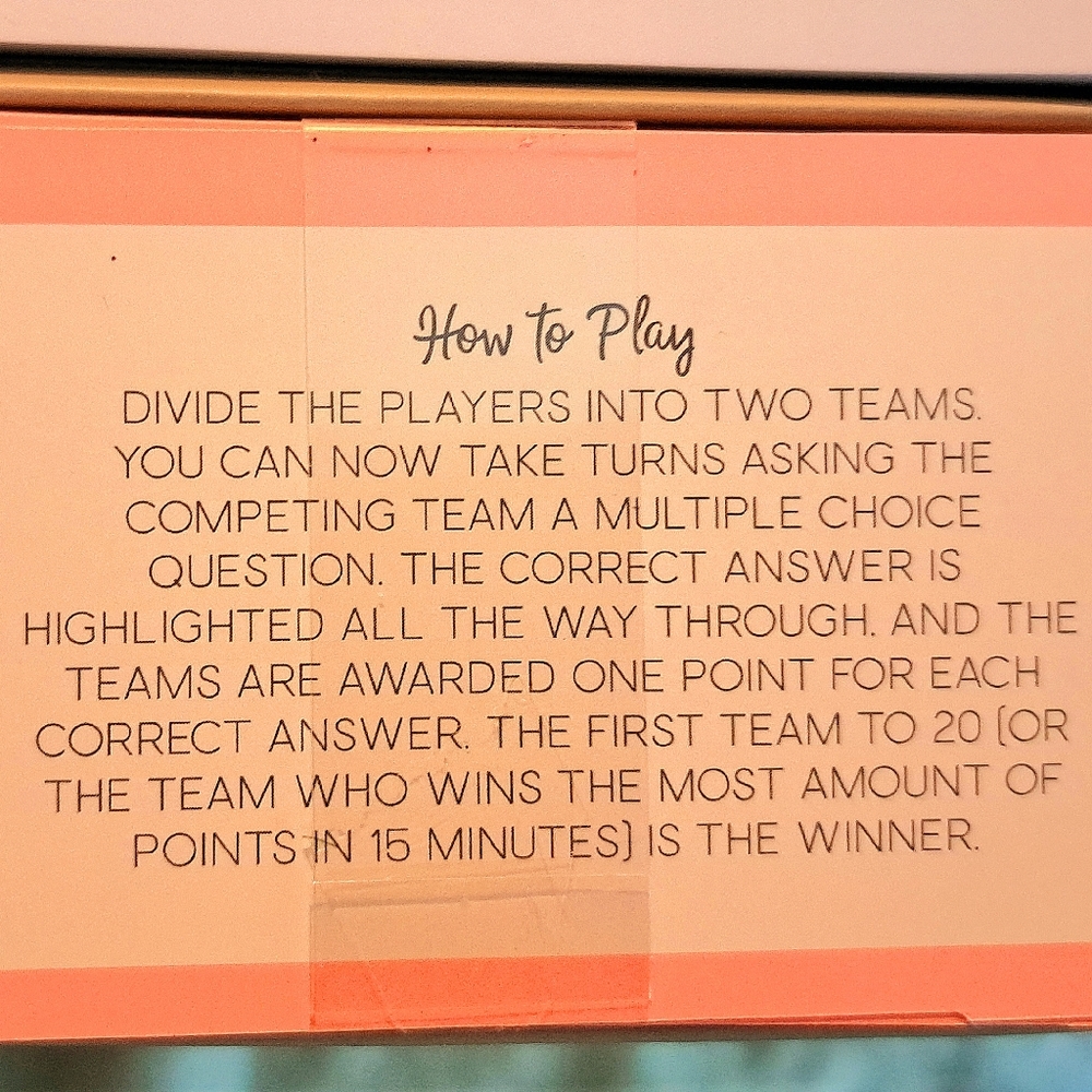Chic Card Game - Picture 2 of 4